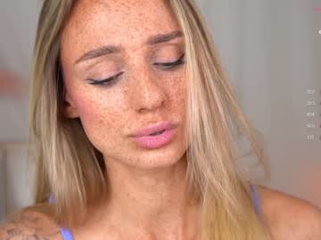 girl
        artease cam image #2285204