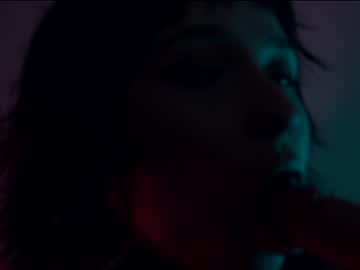girl
        chaturbatable cam image #2402376