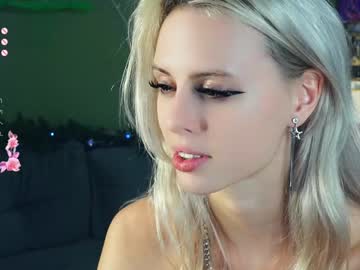 girl
        audreycarvin cam image #3895868