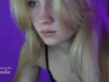 girl
        bestblondiiecb cam image #663400