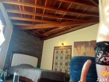 girl
        little_izzi cam image #3033642