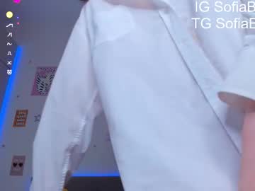 girl
        sofiabrookss cam image #4413415