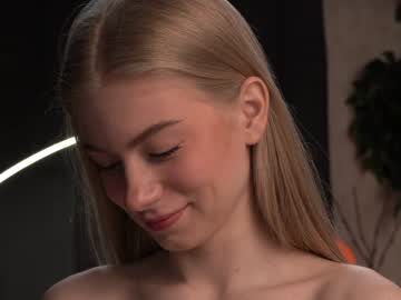 girl
        kateharrise cam image #2499232