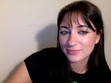girl
        sage_crystal cam image #1493124