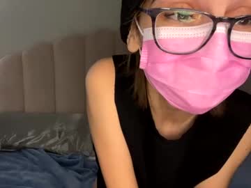 girl
        brattyashie cam image #3212498