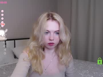 girl
        small_blondee cam image #550772