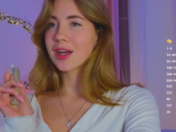 girl
        emmi_rosee cam image #3975410