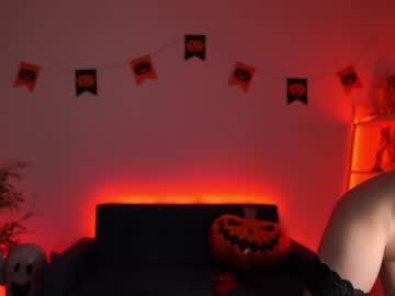girl
        keira_knight cam image #1833285