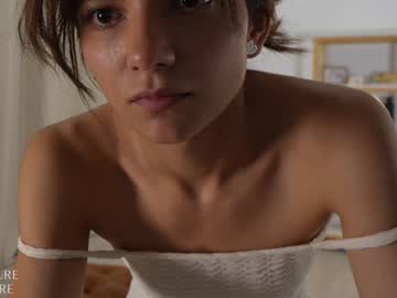 girl
        ellelure_ cam image #3986685
