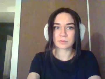 girl
        heidiknight555 cam image #417251