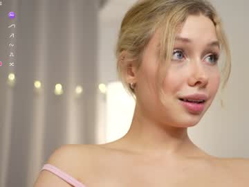 girl
        april_blush cam image #3727192