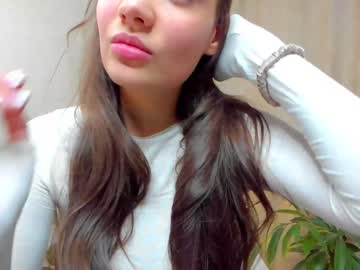 girl
        dufni_duff cam image #2258892