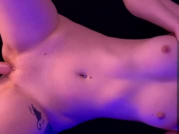 girl
        mimi_little cam image #4322069