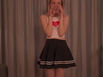 girl
        wanda_woman cam image #3468423