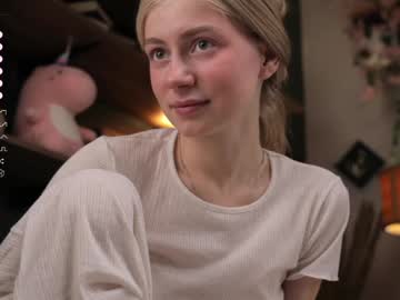 girl
        kateharrise cam image #3702263