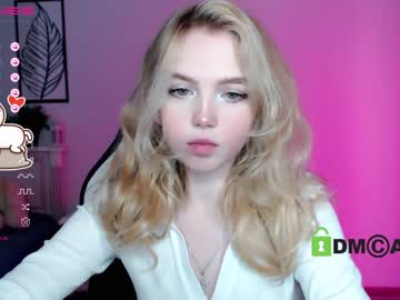 girl
        small_blondee cam image #513580