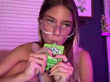 girl
        oliviahansleyy cam image #3318441