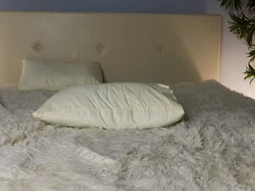 girl
        lauratanguy cam image #3861103
