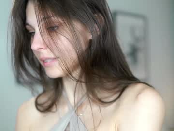 girl
        peek_in_my_window cam image #3140139