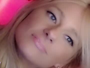 girl
        amyvalentine cam image #2346291