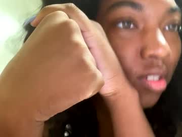 girl
        petitqueen cam image #1480959