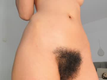 girl
        bush_woman cam image #2650018