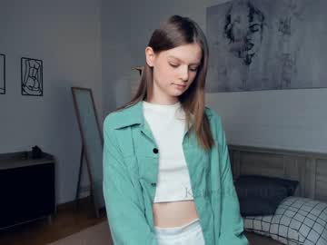 girl
        katy_best_ cam image #2514488