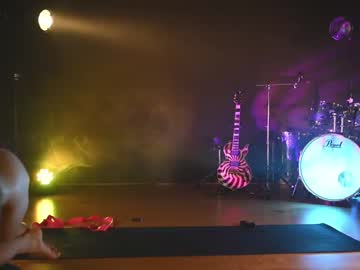 girl
        rocknrose cam image #1169110