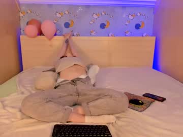 girl
        miss_redfox cam image #650940