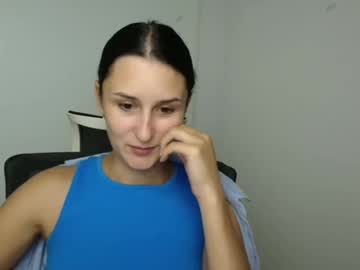 girl
        pokahontas_kiss cam image #3156504