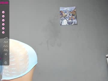 girl
        stellamooor cam image #1419920