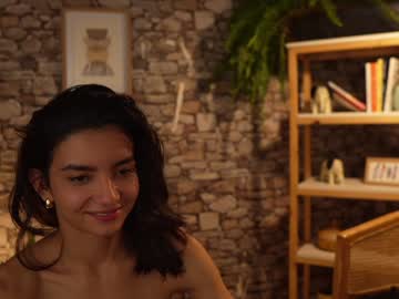 girl
        urcutelinda cam image #3365337