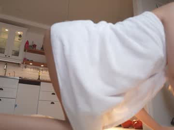 girl
        mia_elfie cam image #3601029