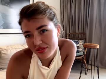 girl
        skyluna69 cam image #3753541