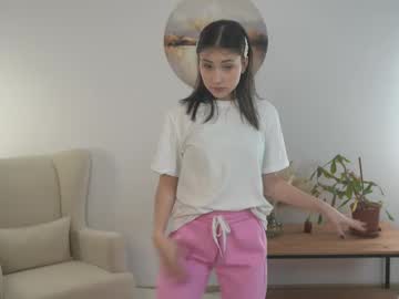 girl
        sunn_beamm cam image #4202443
