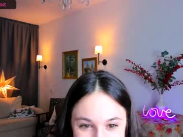 girl
        mary_marlow cam image #2593120