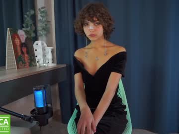 girl
        lenaelisabeth cam image #2243264