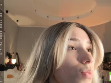 girl
        margarethowell cam image #3739533
