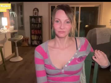girl
        kaileeshy cam image #2331107