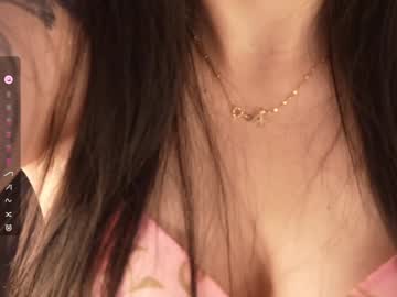 girl
        lau__1 cam image #3928683