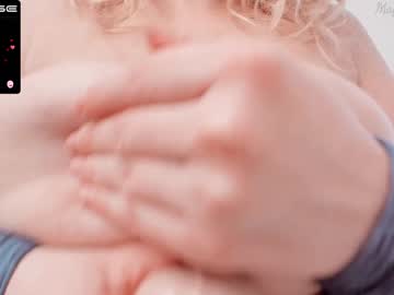girl
        maggielandrin cam image #747083