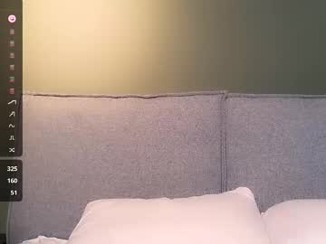 girl
        siberian_siren cam image #4414155