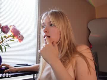 girl
        bestblondiiecb cam image #3852242