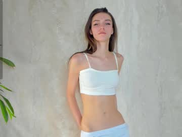 girl
        cutie_ghostie cam image #2414556