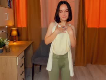 girl
        breeatherton cam image #2998627