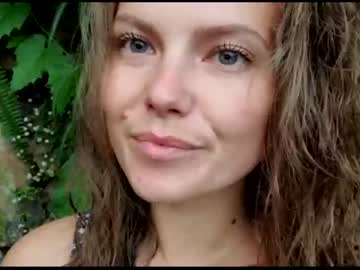 girl
        kosmickate cam image #152216