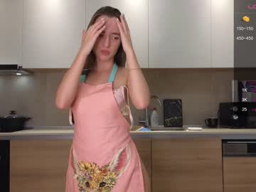 girl
        look_at_show cam image #1663687
