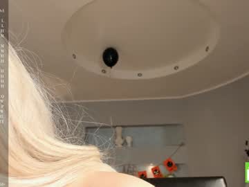 girl
        margarethowell cam image #3597057
