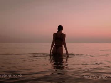 girl
        urfavflwers cam image #515613