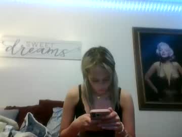 girl
        ashleybaebae cam image #1182425